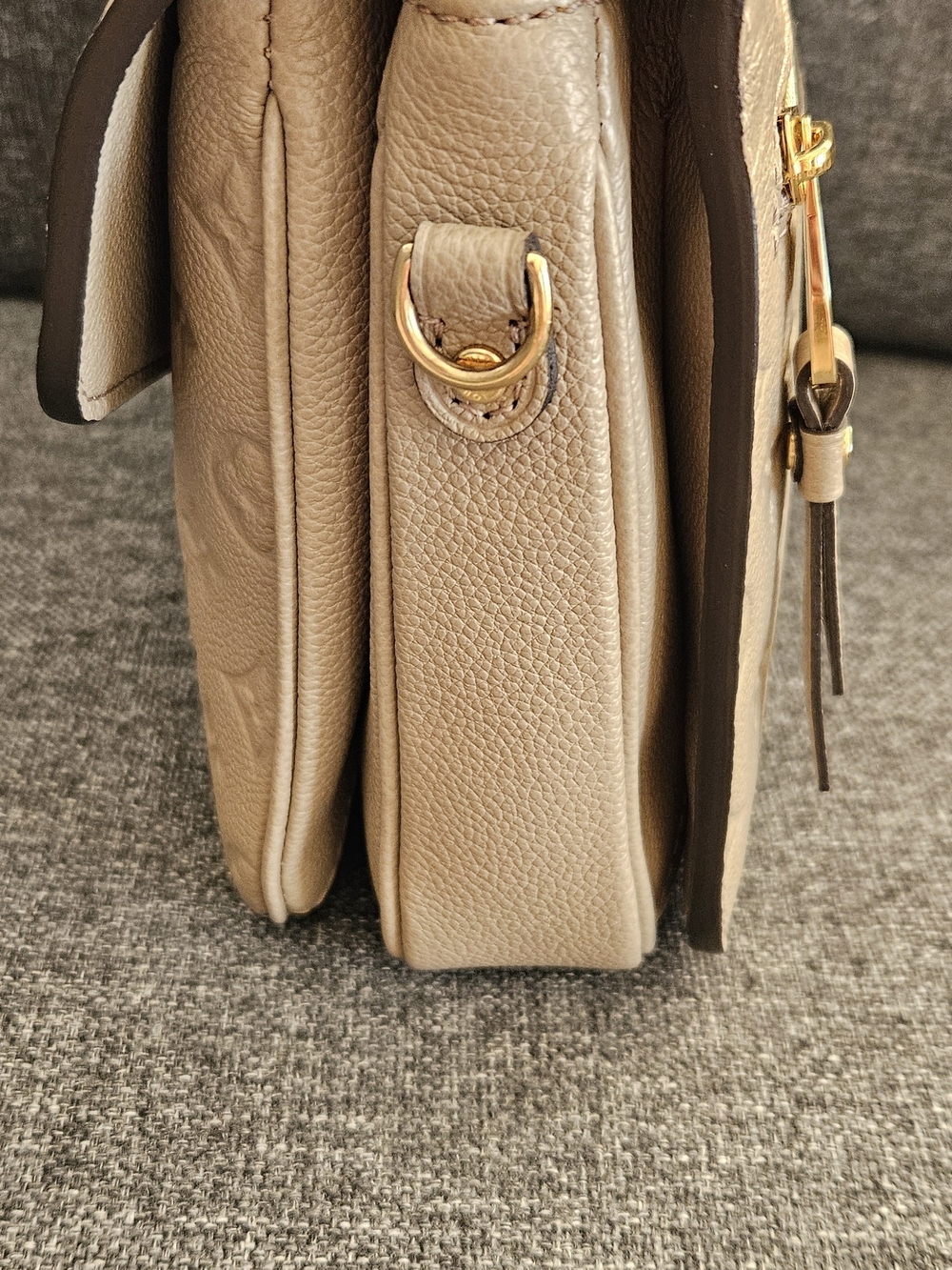Louis Vuitton Turtledove Monogram Empreinte Pochette Métis - Picture 4 of 15